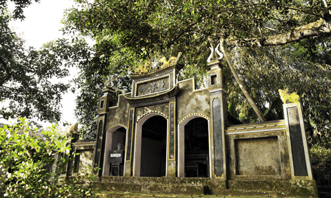 Đền Thượng Đẳng Thần tại làng "nói khoác"