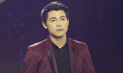 Hot boy bán kẹo kéo học hết lớp 2 gây sốt với giọng hát ngọt ngào