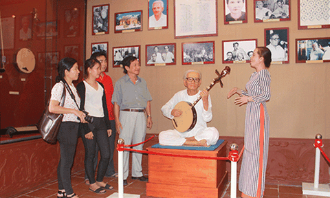 “Tình sử” Cao Văn Lầu