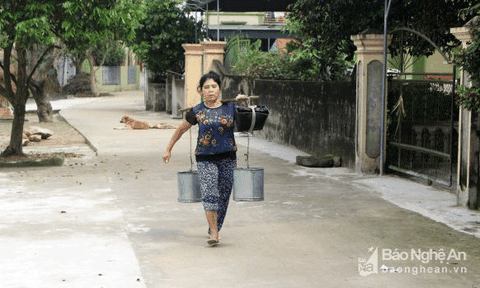 Người phụ nữ hơn 40 năm gánh nước thuê 