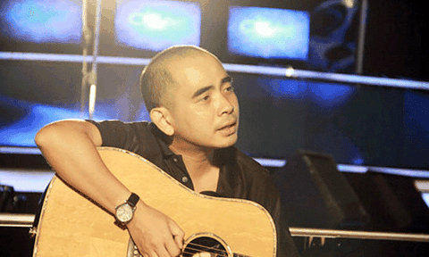 Nhạc sĩ Đức Trí gây ấn tượng với video hát nhạc phim "Dạ cổ hoài lang"