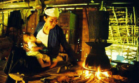 Đắp bếp là việc thiêng với người Mường
