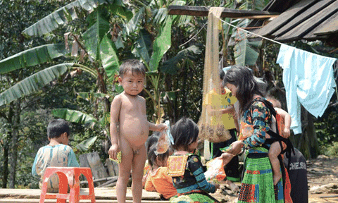 Bản làng người H’mông tách biệt với thế giới bên ngoài 