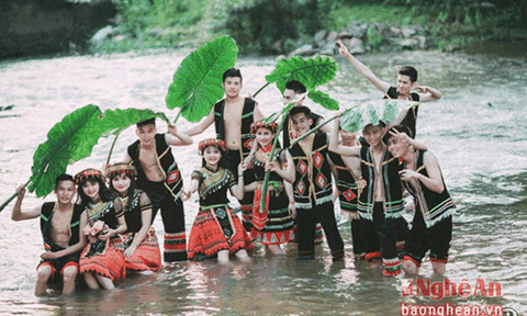 Hàng chục triệu đồng chụp ảnh kỷ yếu chỉ để 'câu like'