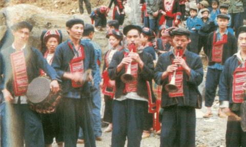 Xong đám cưới, phải hát cảm ơn tất cả mọi người