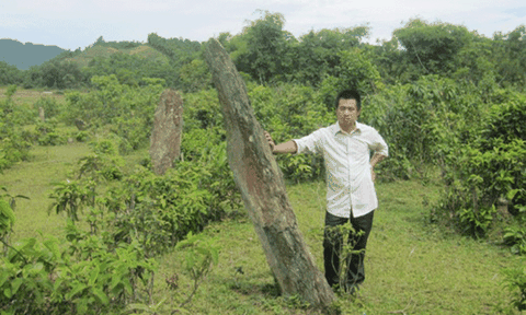 Mộ đá sừng sững của người Thái cổ dọc hai bờ sông Mã