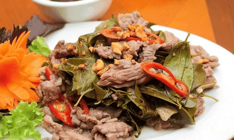 Về Quảng Trị thưởng thức đặc sản thịt trâu lá trơng 