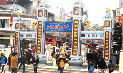 Thăm đền thờ Thần vệ quốc nơi miền biên ải