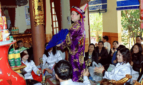 Thực hành Tín ngưỡng thờ Mẫu Tam phủ của người Việt: "Chuẩn hóa" để tránh trục lợi