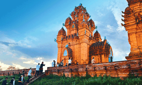 “Làng Việt” - Một địa chỉ văn hóa tín ngưỡng tâm linh