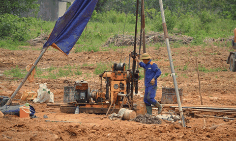  Làng nghèo 'phất' lên nhờ nghề khoan giếng