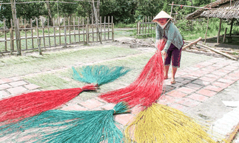  Khôi phục phiên chợ ma ở làng nghề dệt chiếu Định Yên