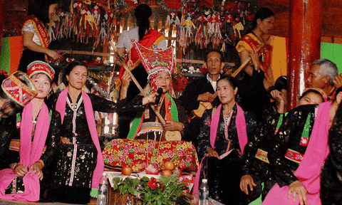 Đã là thầy Then, hàng năm phải làm Pang then 