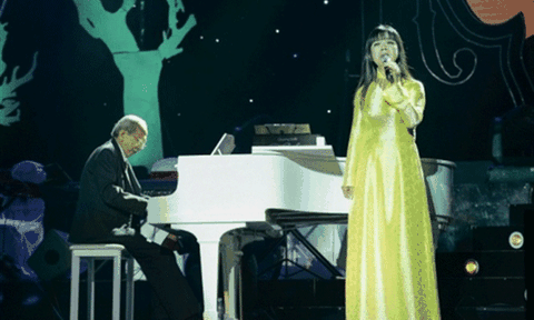 Đêm nhạc tưởng niệm chông chênh bên tình bên lý