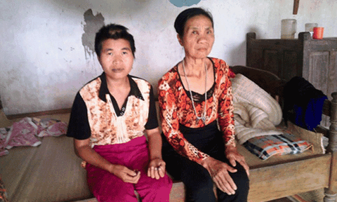 Xót xa cảnh mẹ già nuôi 2 con tâm thần