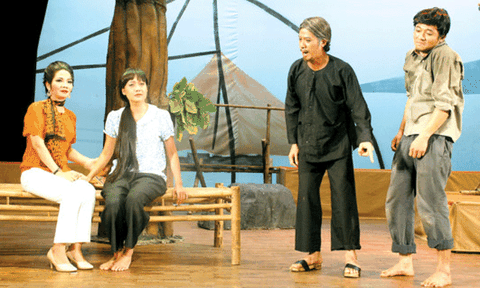 Chợ chiều sân khấu kịch xã hội hóa