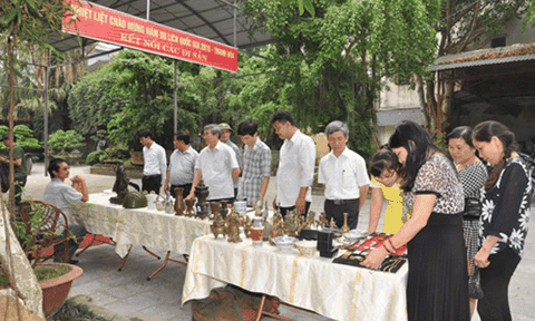 Chợ phiên đồ cũ và câu chuyện về văn hóa