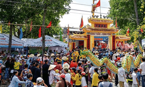 Sôi nổi lễ hội cúng Đình Định Yên