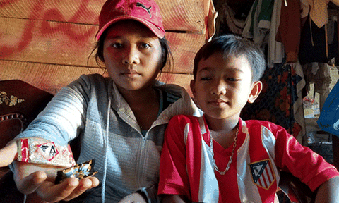 Ăn bánh kẹo của người lạ, 49 học sinh nhập viện