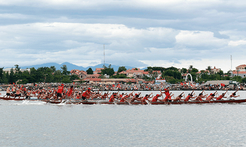 Bảo tồn lễ hội đua thuyền truyền thống huyện Quảng Ninh