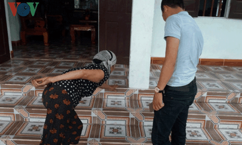 Cả gia đình phải sơ tán vì thềm nhà bỗng dưng nóng bất thường