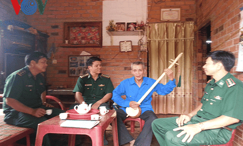 Người giữ tiếng đàn tính ở vùng biên giới Bình Phước