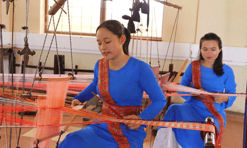 Nghề dệt thổ cẩm của người Chăm