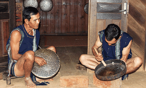 Chỉnh chiêng - kỹ năng thẩm âm độc đáo của các tộc người Tây Nguyên