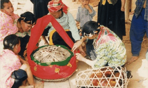 Phải có lồng gà đẹp mới đón được cô dâu