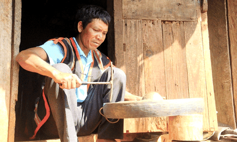 Nỗi lo mai một nghề "nắn giọng" cho chiêng