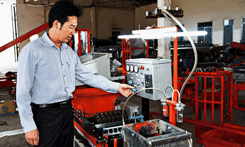 Nông dân chế tạo thành công máy gieo hạt tự động "6 trong 1"