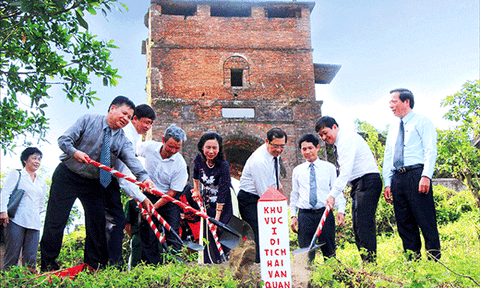 Từ cái bắt tay trên đỉnh Hải Vân...