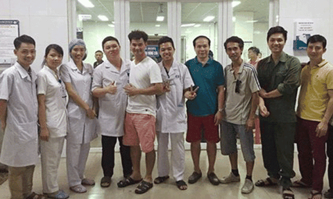 Xuân Bắc hủy diễn kịch, hốt hoảng đưa đồng nghiệp nhập viện cấp cứu