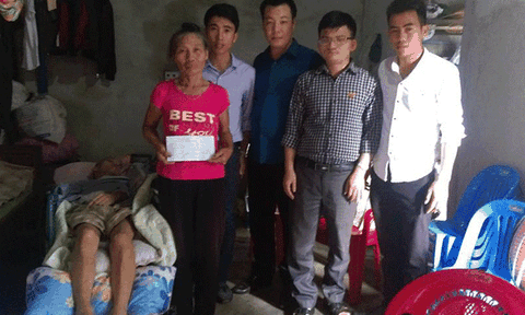 Chàng trai khiếm thị vươn lên giúp những người khó khăn