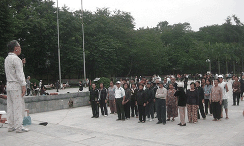 “Ô nhiễm” tiếng ồn do... tập thể dục buổi sáng: Nhỏ mà không nhỏ!