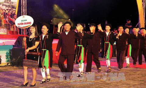 Độc đáo nghi thức dựng cây Nêu