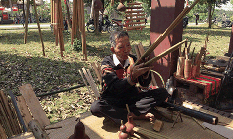 Những người lưu giữ, bảo tồn các nhạc cụ dân tộc thiểu số