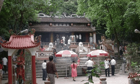 Tìm hiểu về Đền ông Hoàng Mười (*)