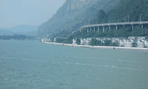 Qua miền trầm tích: Những thắng cảnh nổi tiếng