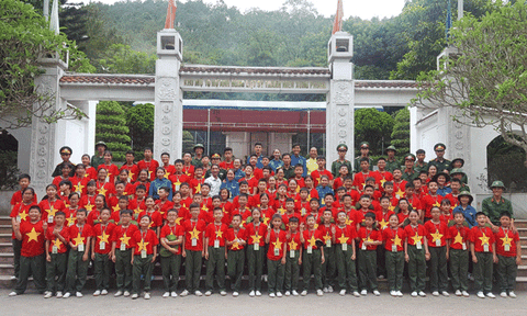 Hà Tĩnh: “100 chiến sỹ nhí” hành hương về các địa chỉ đỏ