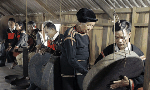 Người giữ nhịp cồng chiêng ở buôn H'đơk