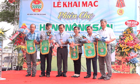 An Giang lần đầu tiên tổ chức phiên chợ hàng nông sản