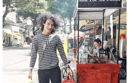 ‘Anh tóc xù’ và nghĩa cử ngày thứ Bảy