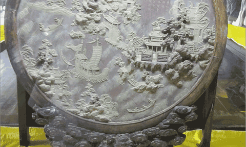 Hai bài thơ khắc trên gương ở điện Long An