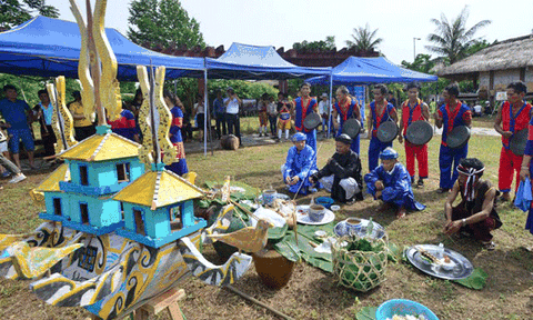 Tái hiện lễ Bỏ mả của dân tộc Raglai 