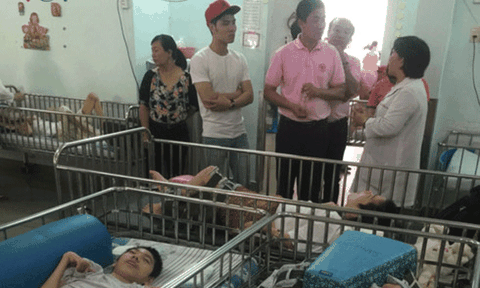 Ấm lòng “Bữa cơm nghĩa tình“