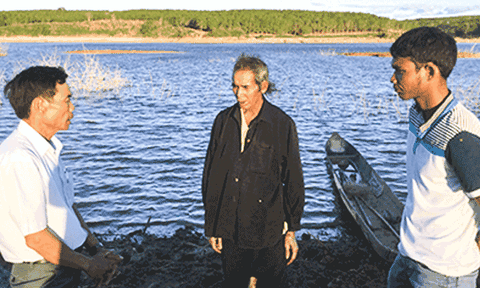 Người giữ hồn thuyền độc mộc