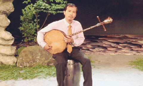 Phan Thanh Long - ngón đờn kìm điêu luyện