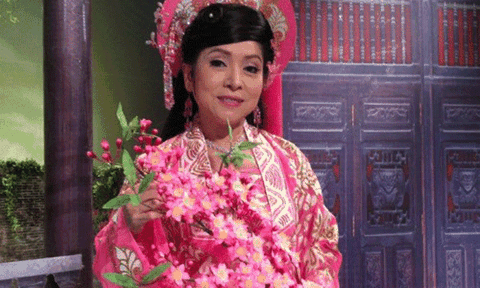 NSƯT Phượng Hằng: Suýt khóc òa trước giờ diễn vì món quà đặc biệt