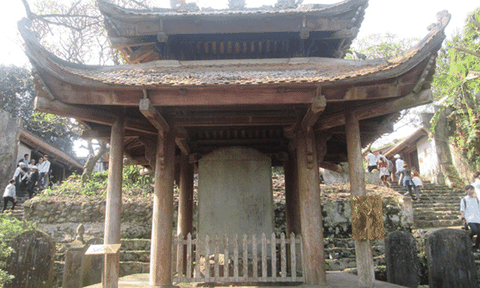 Bia cổ gần 900 năm tuổi độc nhất vô nhị ở Việt Nam